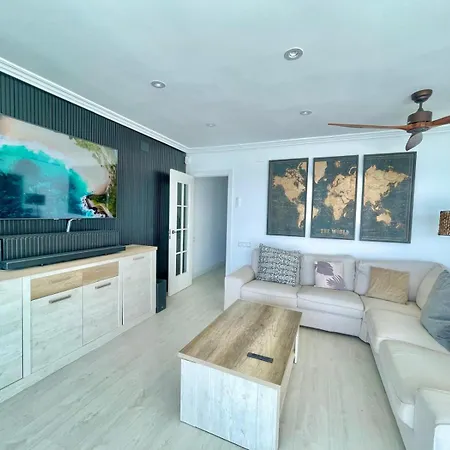 Emalco Seafront Modern شقة