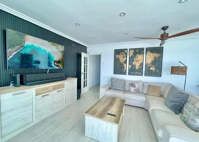 Emalco Seafront Modern شقة